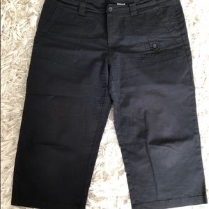 🐳 DOCKERS size 14 stretch cropped capris, classic black (98%cotton, 2%spandex)